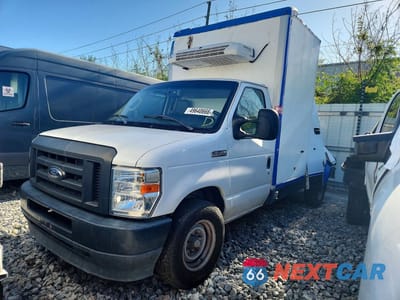 2023 FORD E350 REFRIGERATED BOX TRUCK 1FDWE3FK1PDD14762 - główne zdjęcie licytacji z USA - miniatura