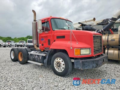 2001 MACK 600 CH600 1M1AA13Y11W138203 - główne zdjęcie licytacji z USA - miniatura