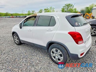 Drugie zdjęcie samochodu z przodu: 2018 CHEVROLET TRAX LS VIN:3GNCJKSB7JL225841 - miniatura
