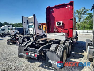 Czwarte zdjęcie samochodu z boku: 2014 KENWORTH T680 SEMI TRUCK VIN:1XKYDP9X4EJ400651 - miniatura