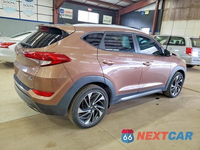 Trzecie zdjęcie samochodu z tyłu: 2016 HYUNDAI TUCSON SPORT VIN:KM8J3CA27GU232946 - miniatura
