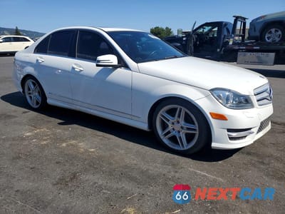 Czwarte zdjęcie samochodu z boku: 2013 MERCEDES-BENZ C 250 VIN:WDDGF4HB9DA779219 - miniatura