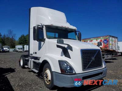 2018 VOLVO VNL SEMI TRUCK 4V4N39TG8JN892808 - główne zdjęcie licytacji z USA - miniatura