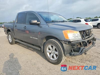 Czwarte zdjęcie samochodu z boku: 2015 NISSAN TITAN S VIN:1N6BA0EK3FN510304 - miniatura