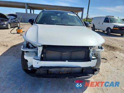 Piąte zdjęcie samochodu w środku: 2021 VOLVO XC40 T4 R-DESIGN VIN:YV4AC2HM4M2491372 - miniatura