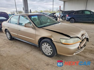 Czwarte zdjęcie samochodu z boku: 2002 HONDA ACCORD 4D LX VIN:1HGCG56482A071400 - miniatura
