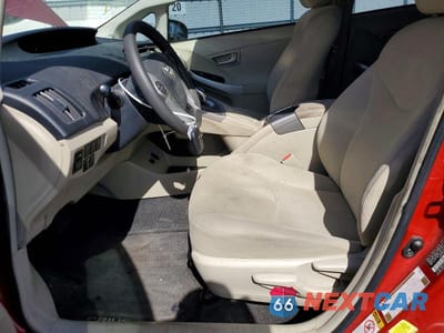 Zdjęcie 7 z 12 samochodu: 2015 TOYOTA PRIUS TWO VIN:JTDKN3DU1F1915533 - miniatura