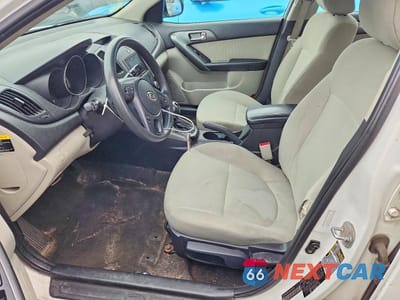 Zdjęcie 7 z 12 samochodu: 2013 KIA FORTE VIN:KNAFU4A26D5740390 - miniatura
