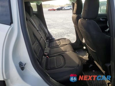 Zdjęcie 11 z 13 samochodu: 2022 JEEP RENEGADE LATITUDE VIN:ZACNJDB18NPN59505 - miniatura