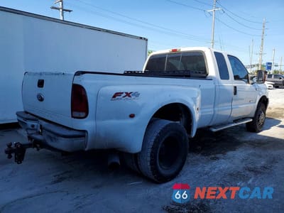Trzecie zdjęcie samochodu z tyłu: 2006 FORD F350 SUPER DUTY VIN:1FTWX33P46EA59161 - miniatura