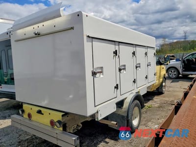 Trzecie zdjęcie samochodu z tyłu: 2019 FORD ECONOLINE E450 SUPER DUTY CUTAWAY VAN VIN:1FDXE4FS1KDC52265 - miniatura