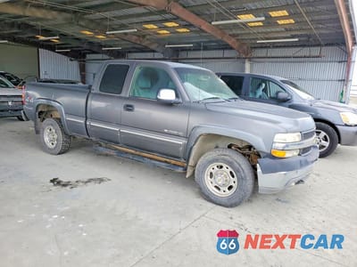 Czwarte zdjęcie samochodu z boku: 2001 CHEVROLET SILVERADO K2500 HEAVY DUTY VIN:1GCHK29G81E230785 - miniatura