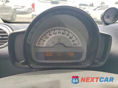 Zdjęcie 9 z 12 samochodu: 2014 SMART FORTWO VIN:WMEEJ9AA3EK729623 - miniatura
