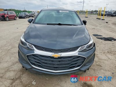 Piąte zdjęcie samochodu w środku: 2019 CHEVROLET CRUZE LT VIN:3G1BE6SM8KS602677 - miniatura