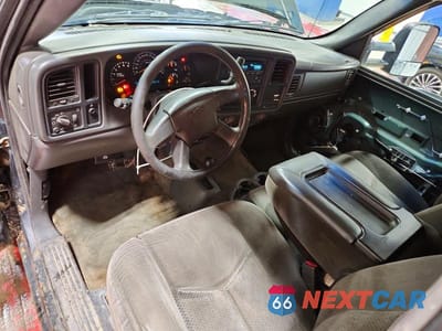 Zdjęcie 8 z 11 samochodu: 2005 CHEVROLET SILVERADO K2500 HEAVY DUTY VIN:1GCHK29U05E247169 - miniatura