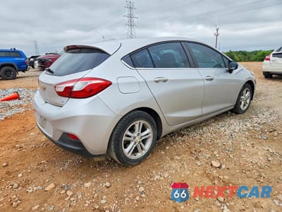 Trzecie zdjęcie samochodu z tyłu: 2017 CHEVROLET CRUZE LT VIN:3G1BE6SM9HS615530 - miniatura