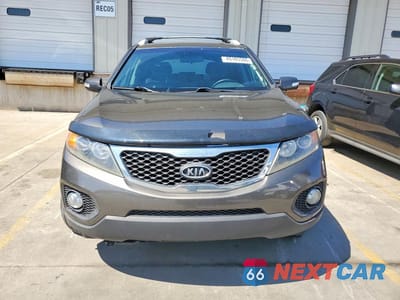 Piąte zdjęcie samochodu w środku: 2013 KIA SORENTO EX VIN:5XYKU3A22DG421264 - miniatura