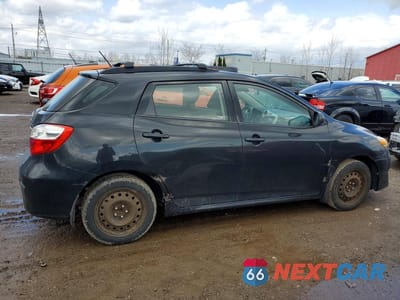 Trzecie zdjęcie samochodu z tyłu: 2013 TOYOTA MATRIX L VIN:2T1KU4EE3DC035569 - miniatura