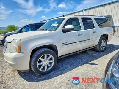2011 GMC YUKON XL DENALI 1GKS2MEF3BR224504 - główne zdjęcie licytacji z USA - miniatura