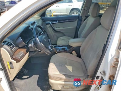 Zdjęcie 7 z 13 samochodu: 2015 KIA SORENTO LX VIN:5XYKT4A74FG609209 - miniatura