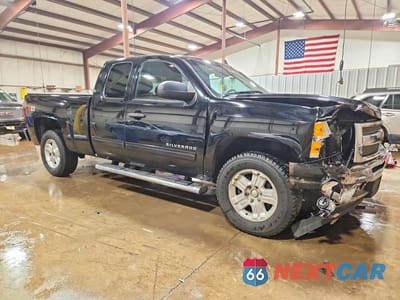 Czwarte zdjęcie samochodu z boku: 2013 CHEVROLET SILVERADO K1500 LT VIN:1GCRKSE70DZ394393 - miniatura