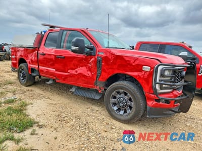 Czwarte zdjęcie samochodu z boku: 2024 FORD F350 SUPER - BRUSH FIRE TRUCK VIN:1FT8W3BN5REE28917 - miniatura