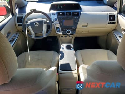 Zdjęcie 8 z 11 samochodu: 2013 TOYOTA PRIUS V THREE VIN:JTDZN3EU4D3223751 - miniatura