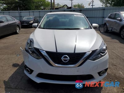 Piąte zdjęcie samochodu w środku: 2017 NISSAN SENTRA SR VIN:3N1AB7AP8HY244180 - miniatura