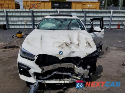 Piąte zdjęcie samochodu w środku: 2021 BMW X6 M50I VIN:5UXCY8C02M9F23278 - miniatura