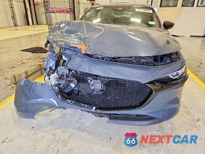 Piąte zdjęcie samochodu w środku: 2024 MAZDA 3 PREFERRED VIN:JM1BPBLM2R1709986 - miniatura