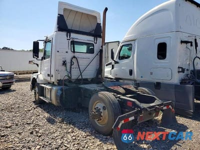Trzecie zdjęcie samochodu z tyłu: 2017 VOLVO VNL SEMI TRUCK VIN:4V4N39TG7HN987967 - miniatura