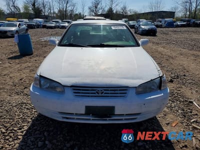 Piąte zdjęcie samochodu w środku: 1997 TOYOTA CAMRY LE VIN:4T1BG22K0VU802090 - miniatura