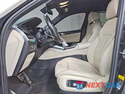 Zdjęcie 7 z 13 samochodu: 2021 BMW X6 M50I VIN:5UXCY8C04M9E21187 - miniatura