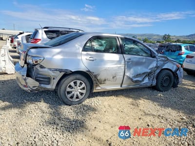 Trzecie zdjęcie samochodu z tyłu: 2011 TOYOTA COROLLA LE VIN:JTDBU4EE5B9166392 - miniatura