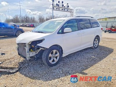 2018 TOYOTA SIENNA LE 8-PASSENGER 5TDKZ3DCXJS944178 - główne zdjęcie licytacji z USA - miniatura