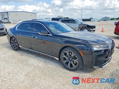 Czwarte zdjęcie samochodu z boku: 2025 BMW I7 EDRIVE50 VIN:WBY43EJ06SCU88715 - miniatura