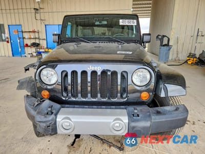 Piąte zdjęcie samochodu w środku: 2011 JEEP WRANGLER UNLIMITED JEEP 70TH ANNIVERSARY VIN:1J4HA7H16BL591047 - miniatura