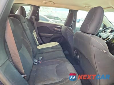 Zdjęcie 11 z 13 samochodu: 2016 JEEP CHEROKEE LATITUDE VIN:1C4PJLCB1GW135778 - miniatura