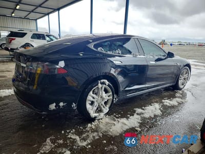 Trzecie zdjęcie samochodu z tyłu: 2013 TESLA MODEL S VIN:5YJSA1CNXDFP21629 - miniatura