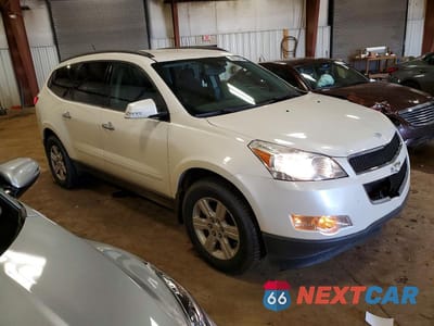 Czwarte zdjęcie samochodu z boku: 2011 CHEVROLET TRAVERSE LT VIN:1GNKRGED2BJ142163 - miniatura