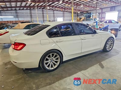 Trzecie zdjęcie samochodu z tyłu: 2014 BMW 328 I VIN:WBA3A5G53ENP30114 - miniatura