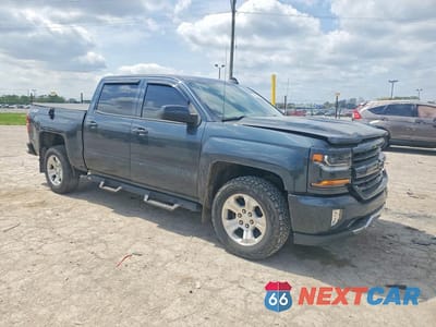 Czwarte zdjęcie samochodu z boku: 2018 CHEVROLET SILVERADO K1500 LT VIN:3GCUKREC4JG233329 - miniatura