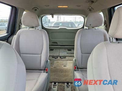 Zdjęcie 10 z 13 samochodu: 2021 KIA SEDONA LX VIN:KNDMB5C15M6662477 - miniatura