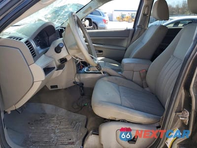 Zdjęcie 7 z 13 samochodu: 2006 JEEP CHEROKEE VIN:1J4GR48K66C256663 - miniatura