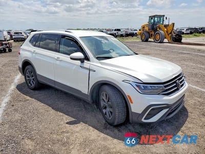 Czwarte zdjęcie samochodu z boku: 2023 VOLKSWAGEN TIGUAN SE VIN:3VV3B7AXXPM057472 - miniatura