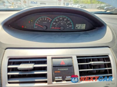 Zdjęcie 9 z 12 samochodu: 2010 TOYOTA YARIS BASE VIN:JTDBT4K34A4069217 - miniatura