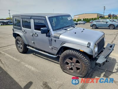 Czwarte zdjęcie samochodu z boku: 2017 JEEP WRANGLER UNLIMITED SPORT VIN:1C4HJWDG3HL670971 - miniatura