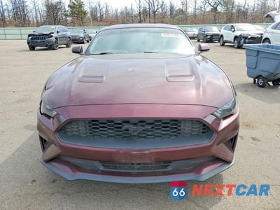 Piąte zdjęcie samochodu w środku: 2018 FORD MUSTANG VIN:1FA6P8TH2J5102674 - miniatura