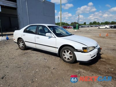 Czwarte zdjęcie samochodu z boku: 1994 HONDA ACCORD LX VIN:1HGCD5632RA062069 - miniatura