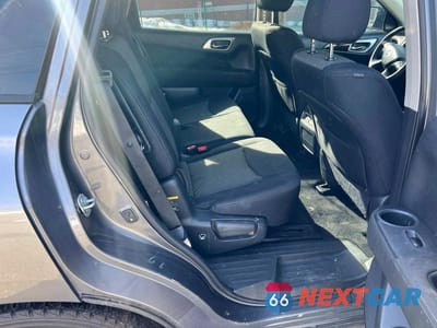 Zdjęcie 6 z 10 samochodu: 2017 NISSAN PATHFINDER SV VIN:5N1DR2MM2HC664175 - miniatura